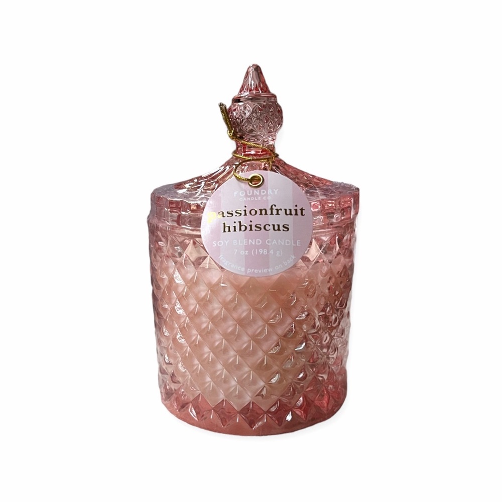 NWT Foundry Candle Co Passionfruit Hibiscus Pink Cut Glass Soy Candle, 7 oz